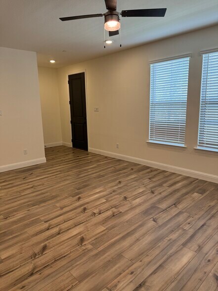 Building Photo - 2821 Jacaranda Dr