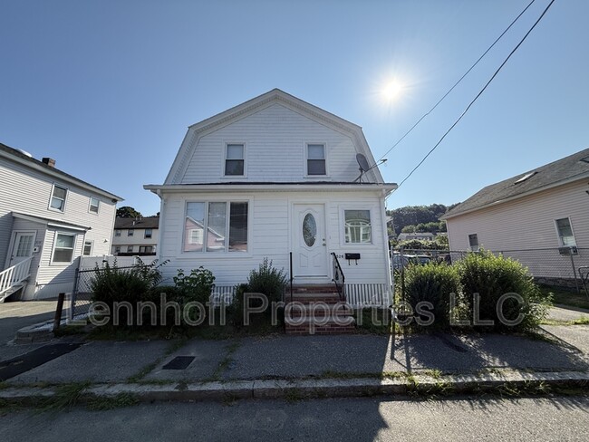 Building Photo - 526 Concord St