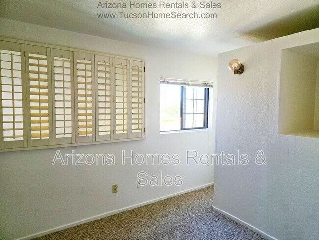 Building Photo - 4273 N River Grove Cir