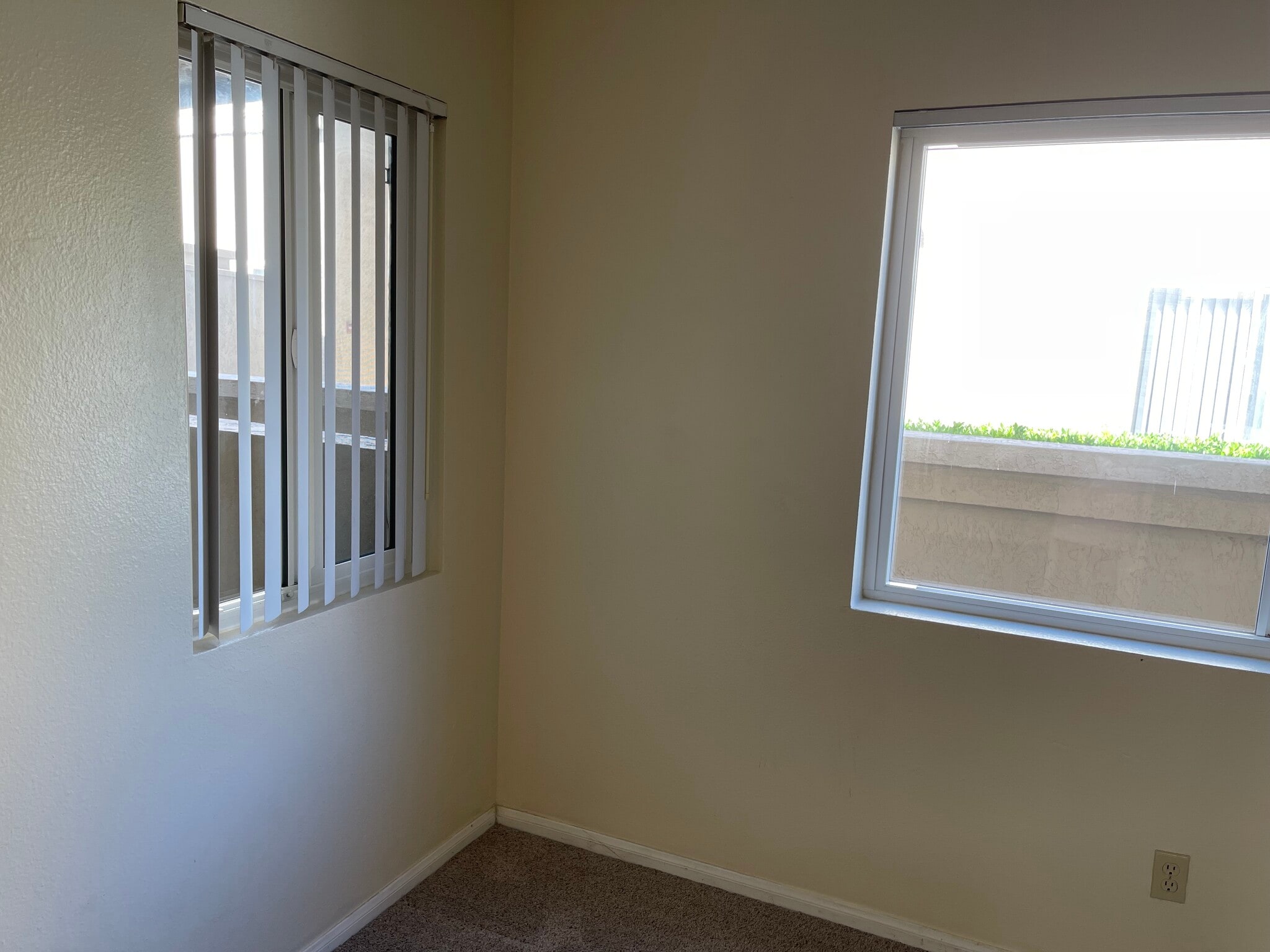Building Photo - 7405 Charmant Dr