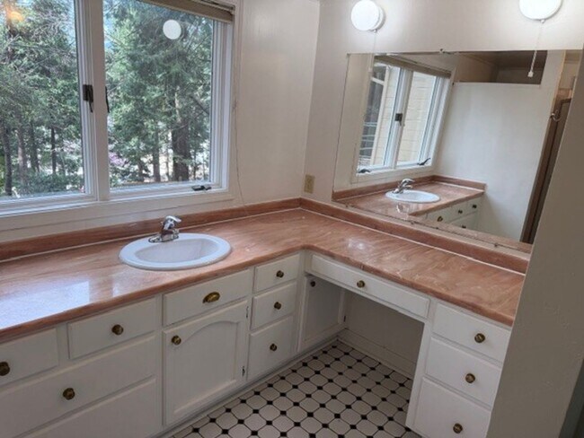 Building Photo - Charming 3-Bedroom Home in the Heart of Twain Harte