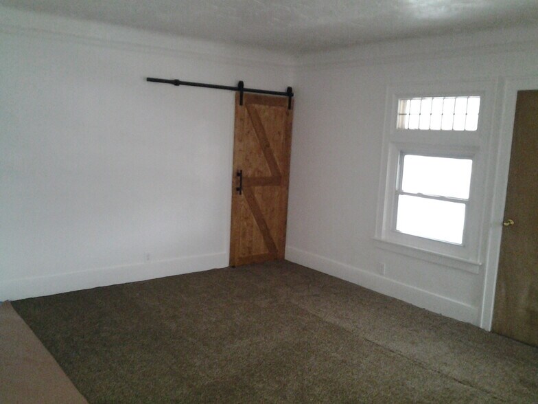 Building Photo - 3296 Calvert St