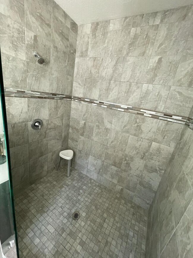 Building Photo - 6004 Oceanaire Way