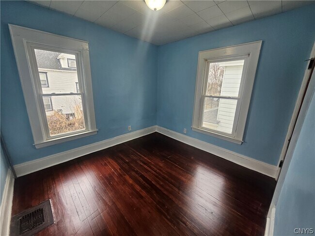 Building Photo - 1330 Midland Ave