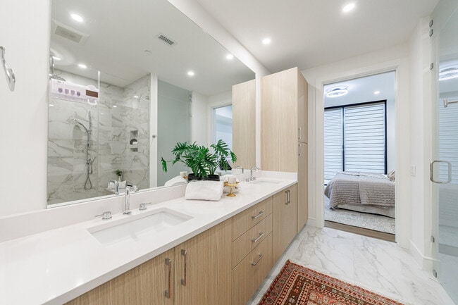 Building Photo - 2425 Peachtree Rd NE