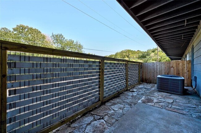 Building Photo - 1100 Azie Morton Rd