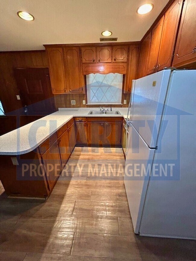 Building Photo - 405 Emmett Ave NW