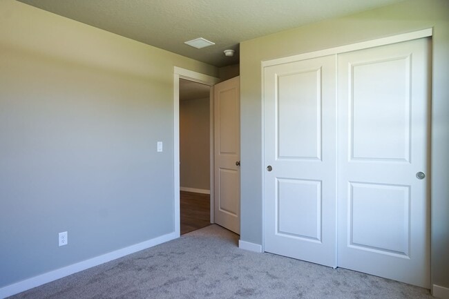 Building Photo - 3 Bedroom, 2 Bath Home  Built in 2022 - Po...
