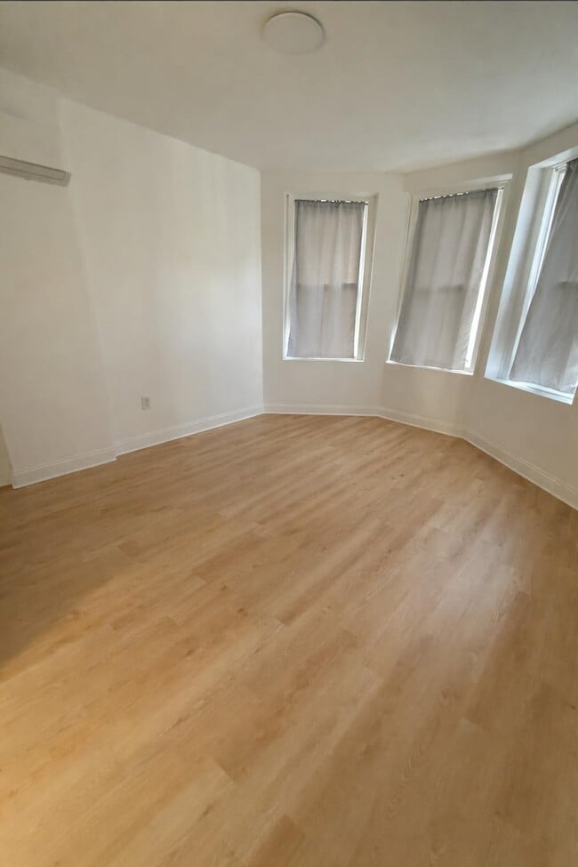 Building Photo - 1137 50th St