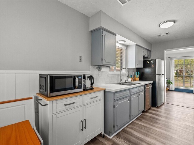 Building Photo - 11322 Sagewillow Ln