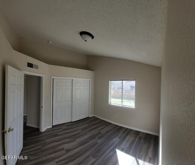 Building Photo - 10340 Valle Suave Dr