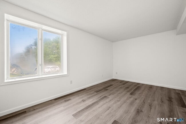 Building Photo - 20 Little Oak Ln