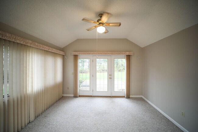 Sunroom located off living room - 109 Pelham Dr