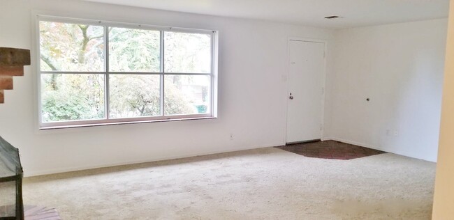 Building Photo - 3 BD 1BA Shoreline Rambler