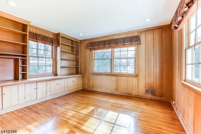 Building Photo - 11 Wordsworth Rd