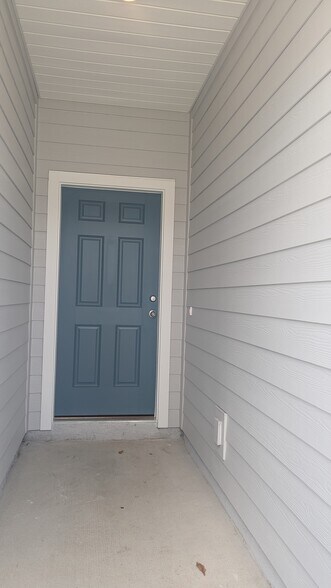 Building Photo - 559 Holly Lakes Dr