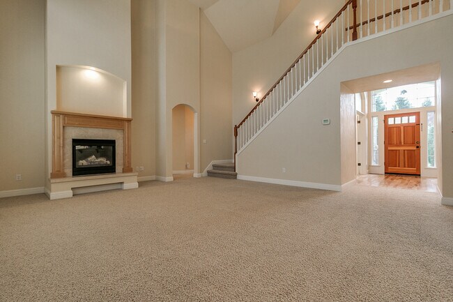 Building Photo - Beautiful 4-Bedroom, 3-Bath Home With Central Heat & A/C!