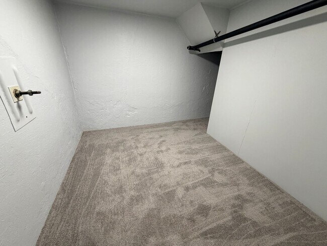 Building Photo - 3137 Bermuda Ln