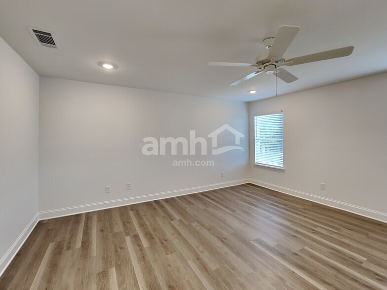 Building Photo - 56 Pointe Dr