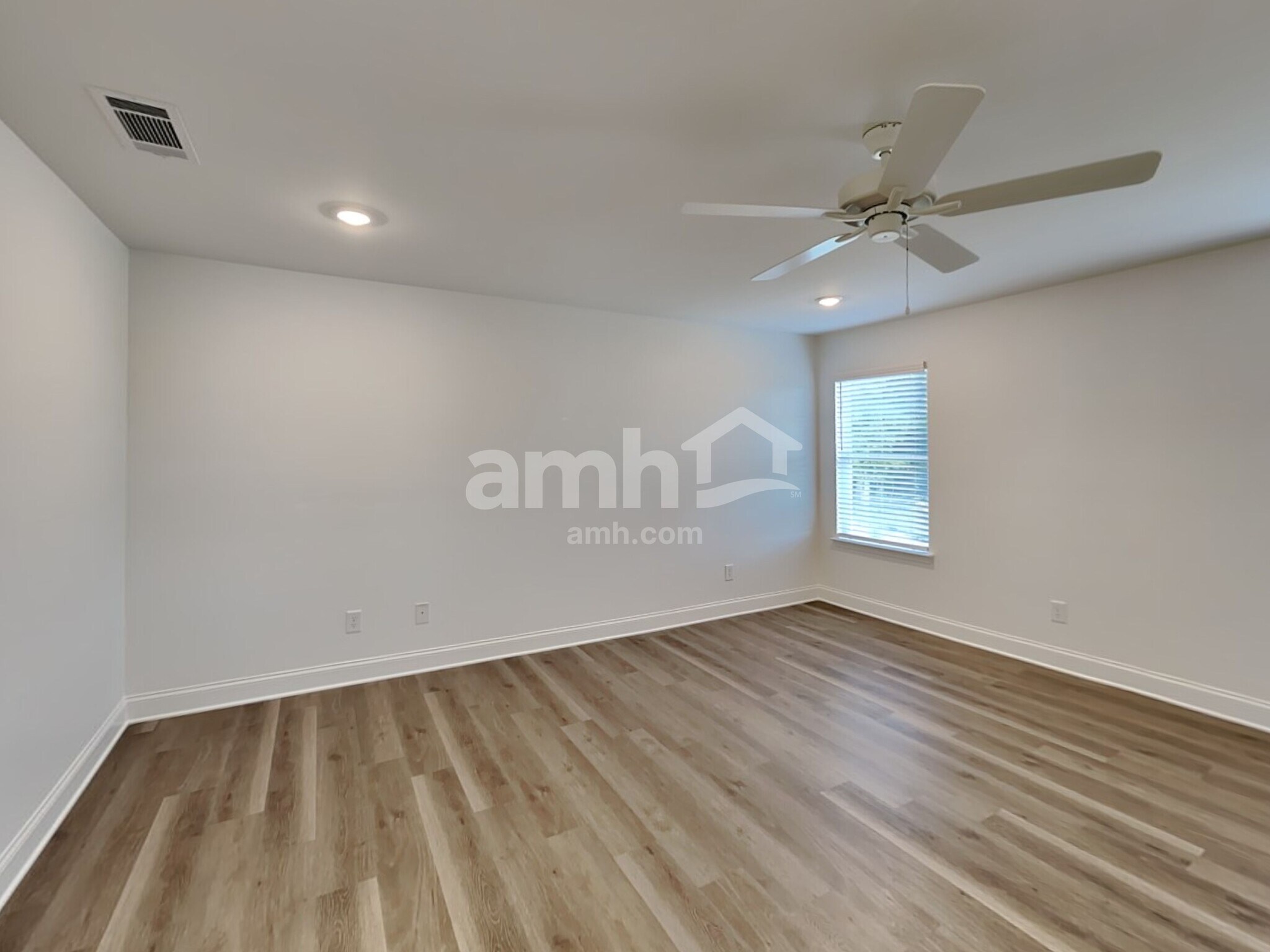 Building Photo - 56 Pointe Dr