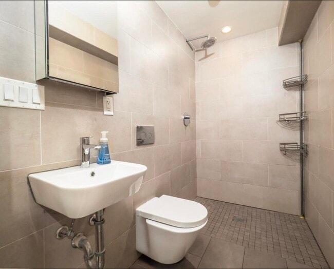 Building Photo - 226 1st St