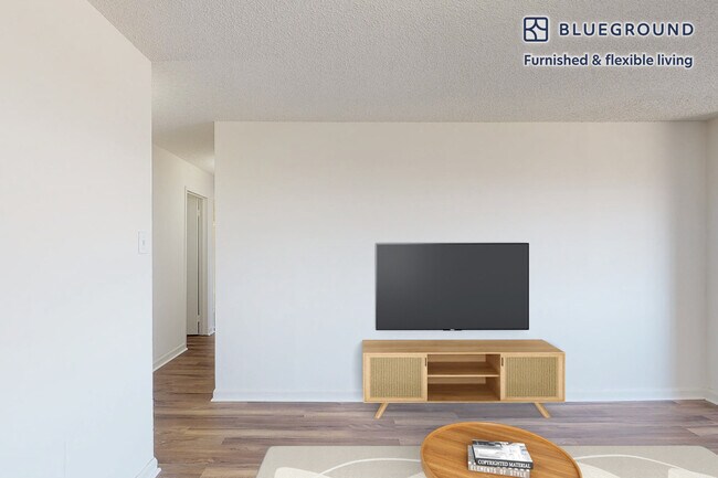 Building Photo - 2251 Pimmit Dr