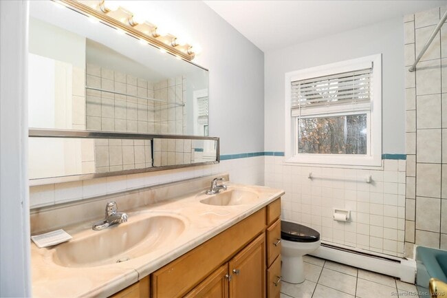 Building Photo - 32 Pleasant St