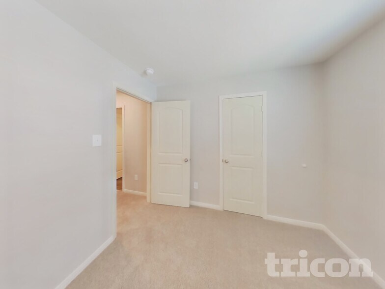 Building Photo - 12045 Latour Vly