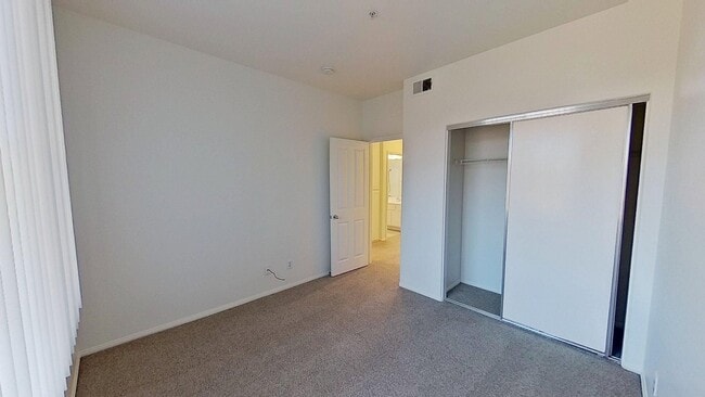 Building Photo - 1002 Reggio Aisle