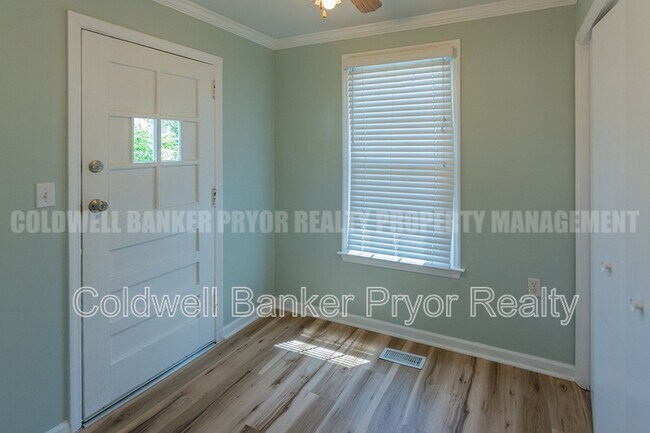 Building Photo - 323 Walsh Rd