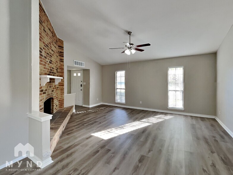 Building Photo - 4231 Karnes Dr