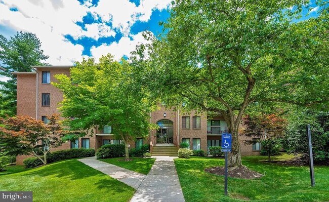 Building Photo - 11305 Commonwealth Dr