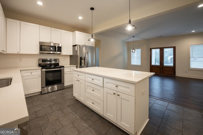 Building Photo - 1020 Bell Cir