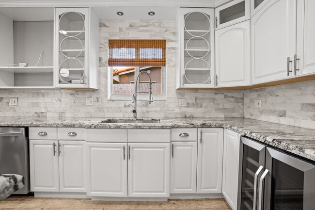 Building Photo - 4215 Roosevelt St