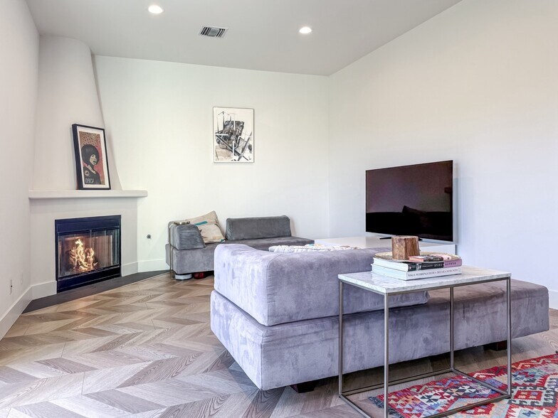 Building Photo - 974 Nordica Dr