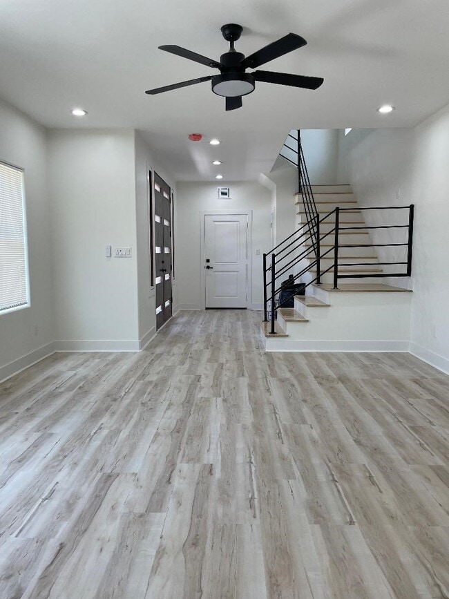 Building Photo - 201 E 37th St