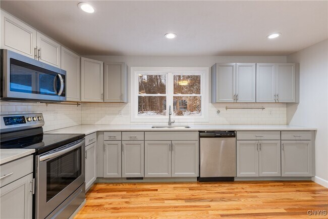 Building Photo - 115 Tarlton Rd