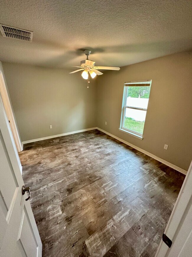 Building Photo - 2027-2029 Guava Dr