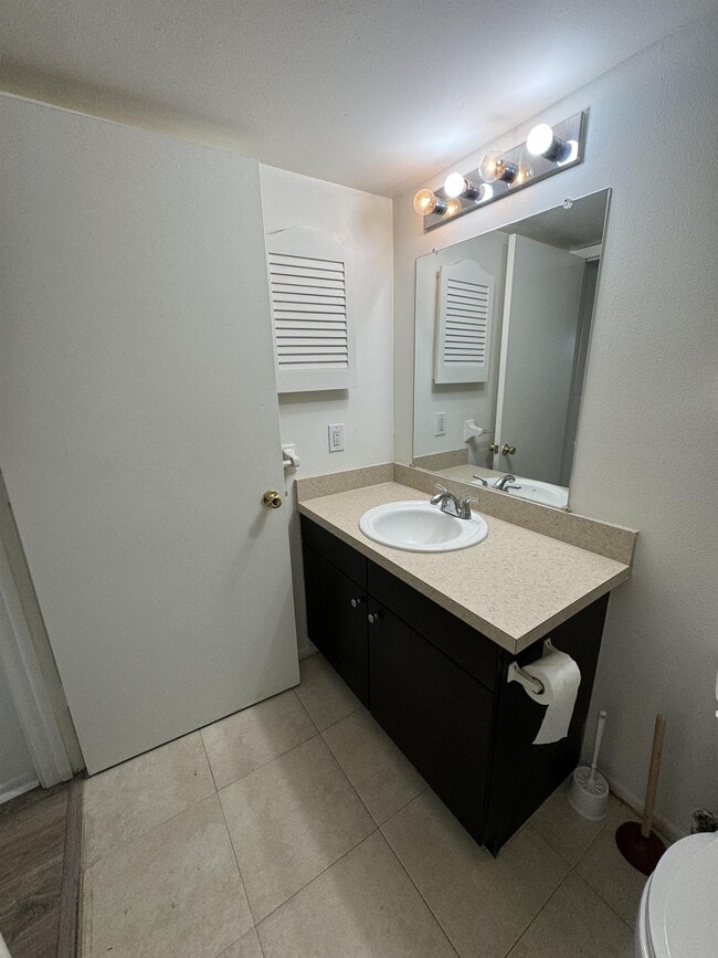 Building Photo - 5321 Summerlin Rd