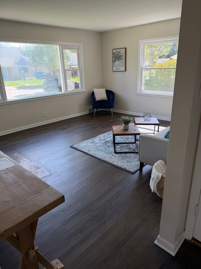 Building Photo - 3739 N 97th Pl