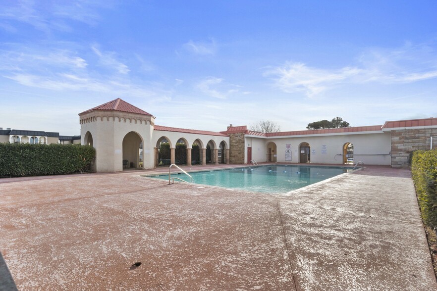 Pool and clubhouse - 5709 Lyons View Pike