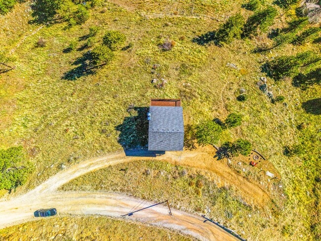 Building Photo - 1244 Hyland Dr