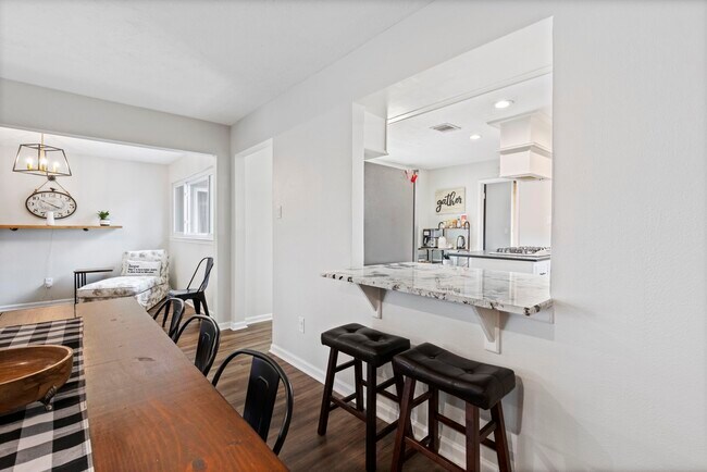 Building Photo - 623 Hickory Ridge Dr