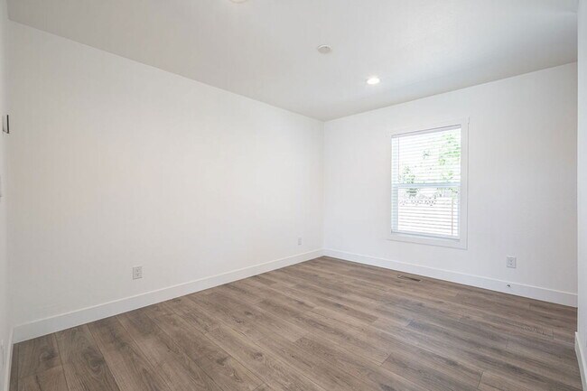 Building Photo - 8559 E Coralbell Ave