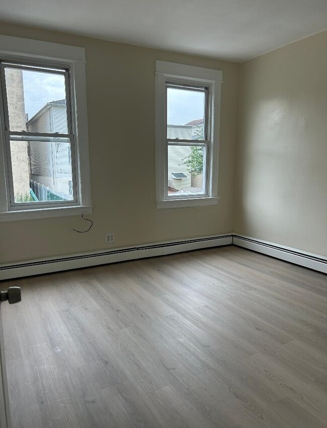 Building Photo - 336 Danforth Ave