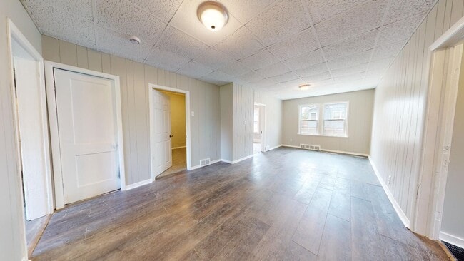 Building Photo - 4023 Valley Rd