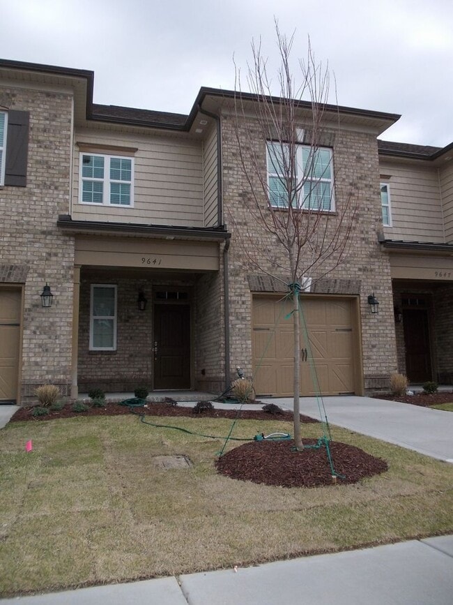 Building Photo - 3 Bed 2.5 Bath 2 story townhome in Christe...