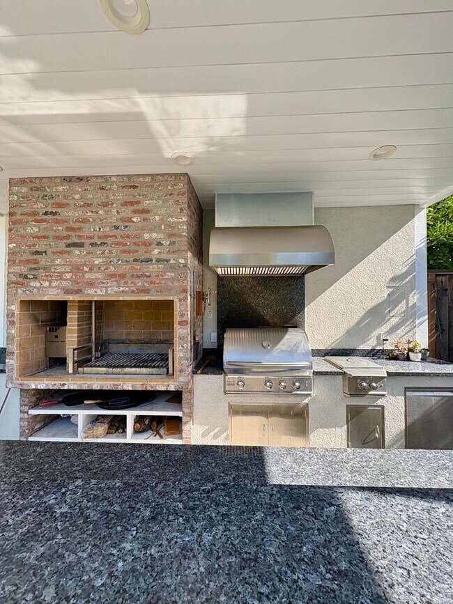 Building Photo - Stunning 4BD + Office Home with Pool in Li...