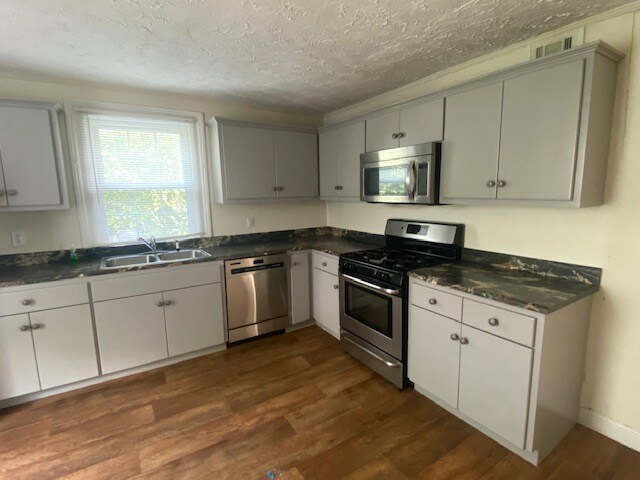 Building Photo - 761 King St