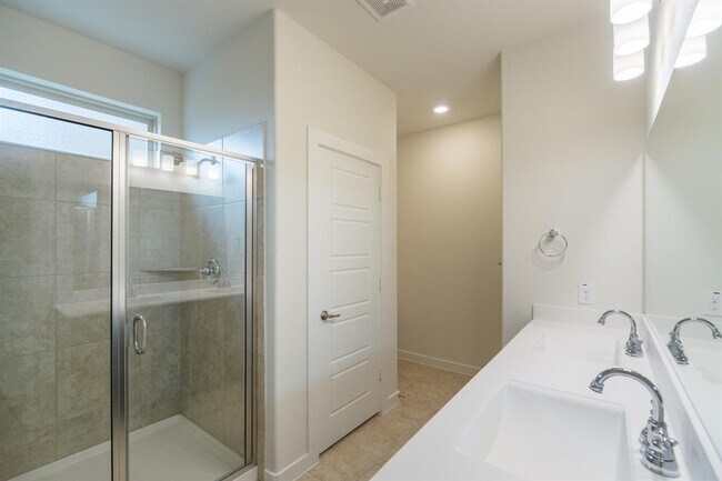 Building Photo - 7633 Spring Dr